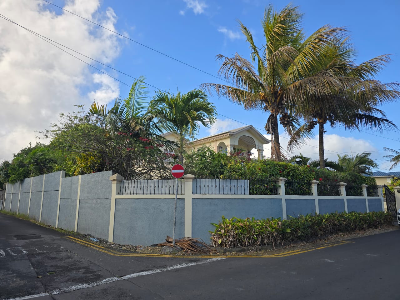 Spacious & Elegant Family Home🏡