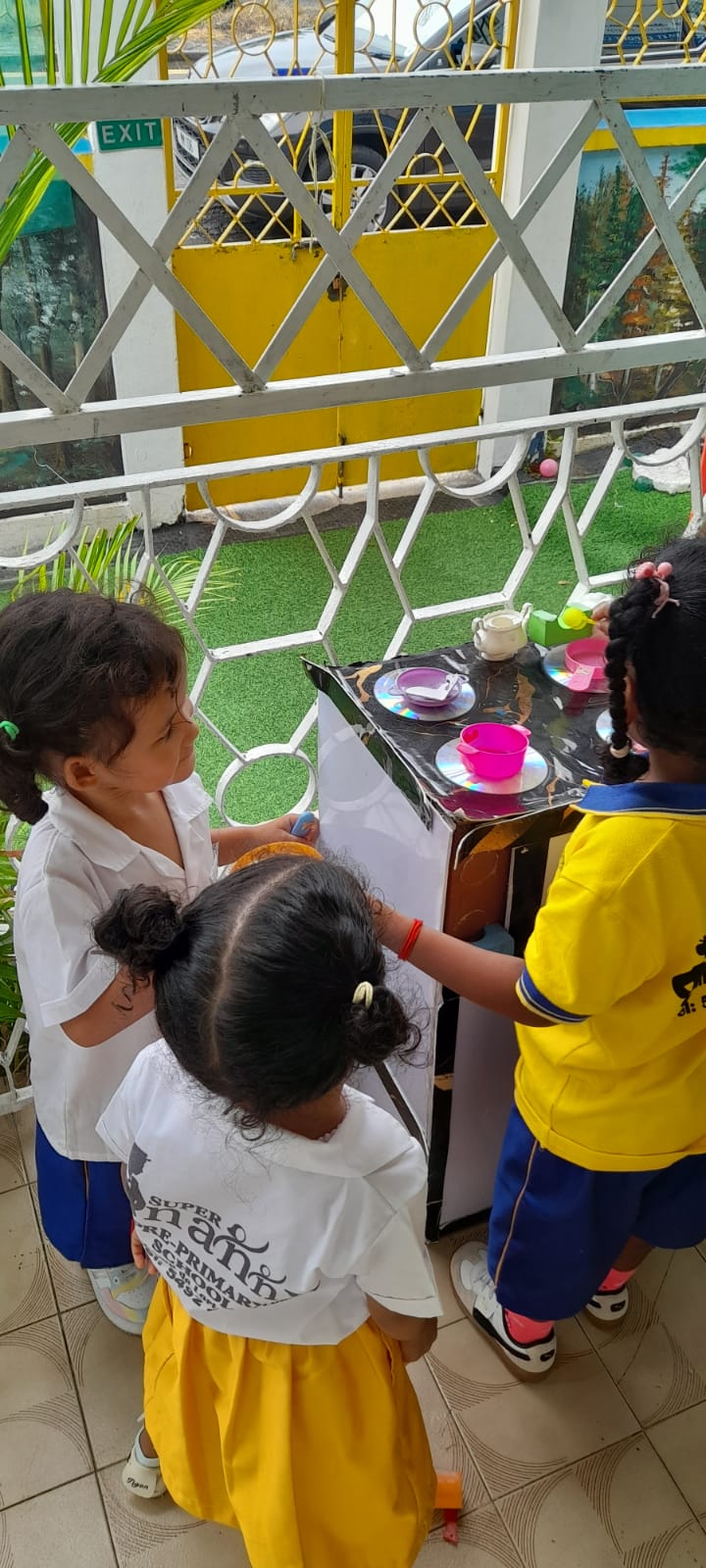 Super Nanny- Pre Primary School – Children enjoying their First Day