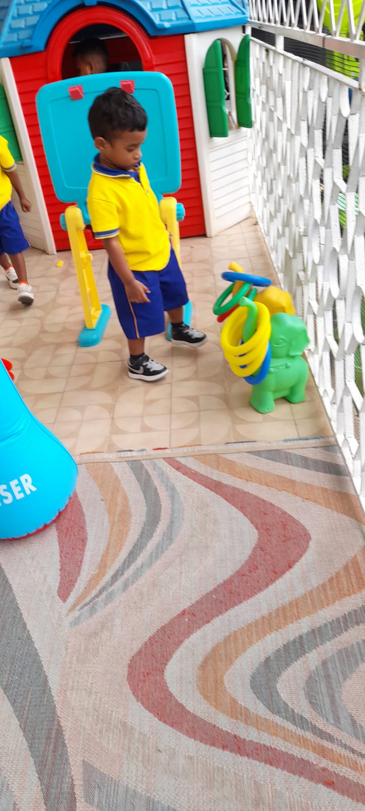 Super Nanny- Pre Primary School – Children enjoying their First Day