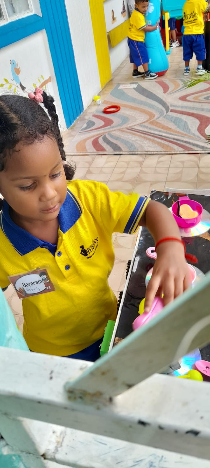 Super Nanny- Pre Primary School – Children enjoying their First Day