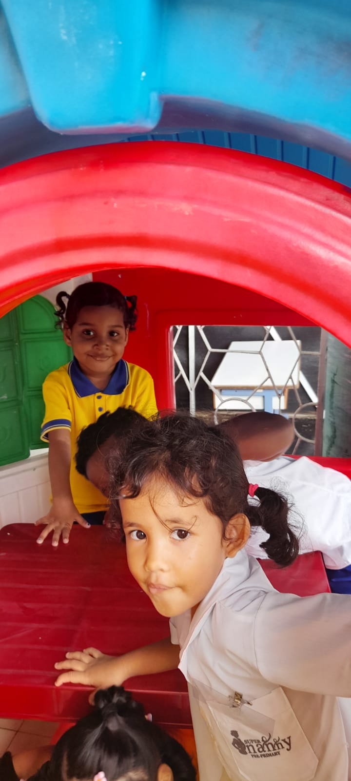 Super Nanny- Pre Primary School – Children enjoying their First Day