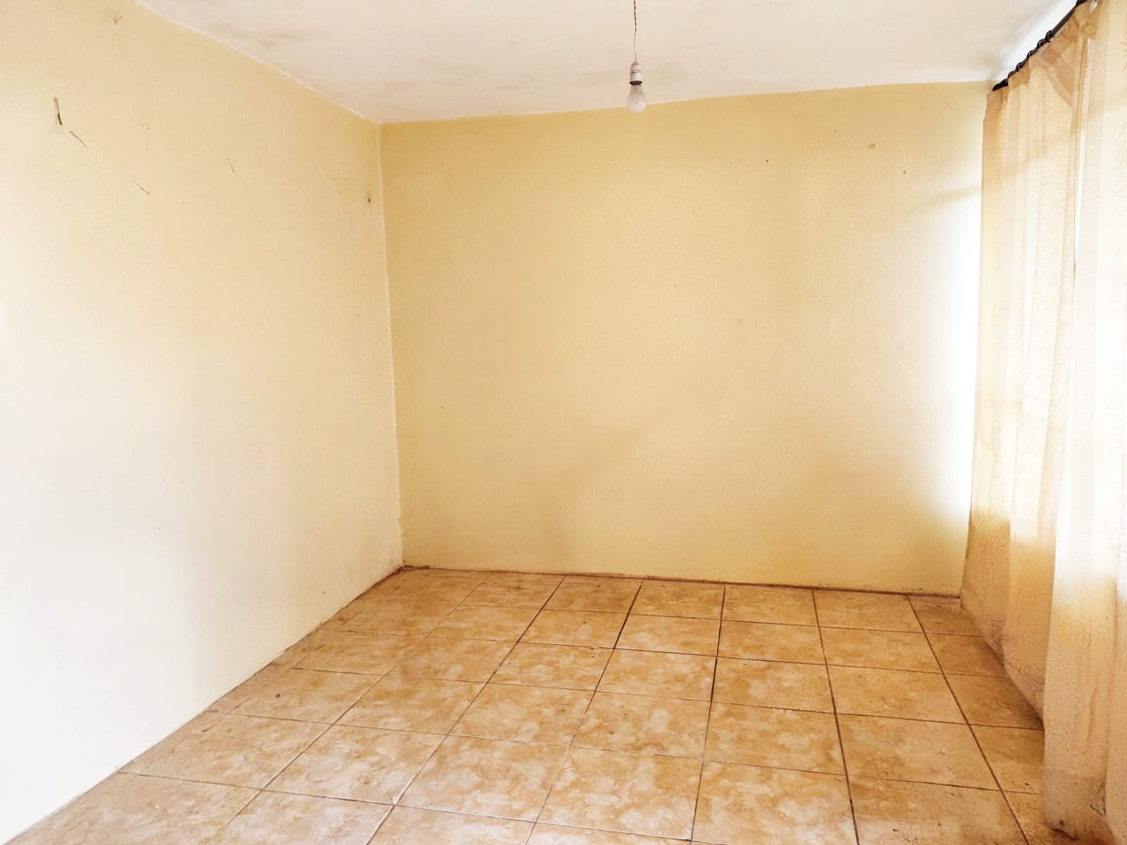 À Vendre petite maison située à Quartier Militaire