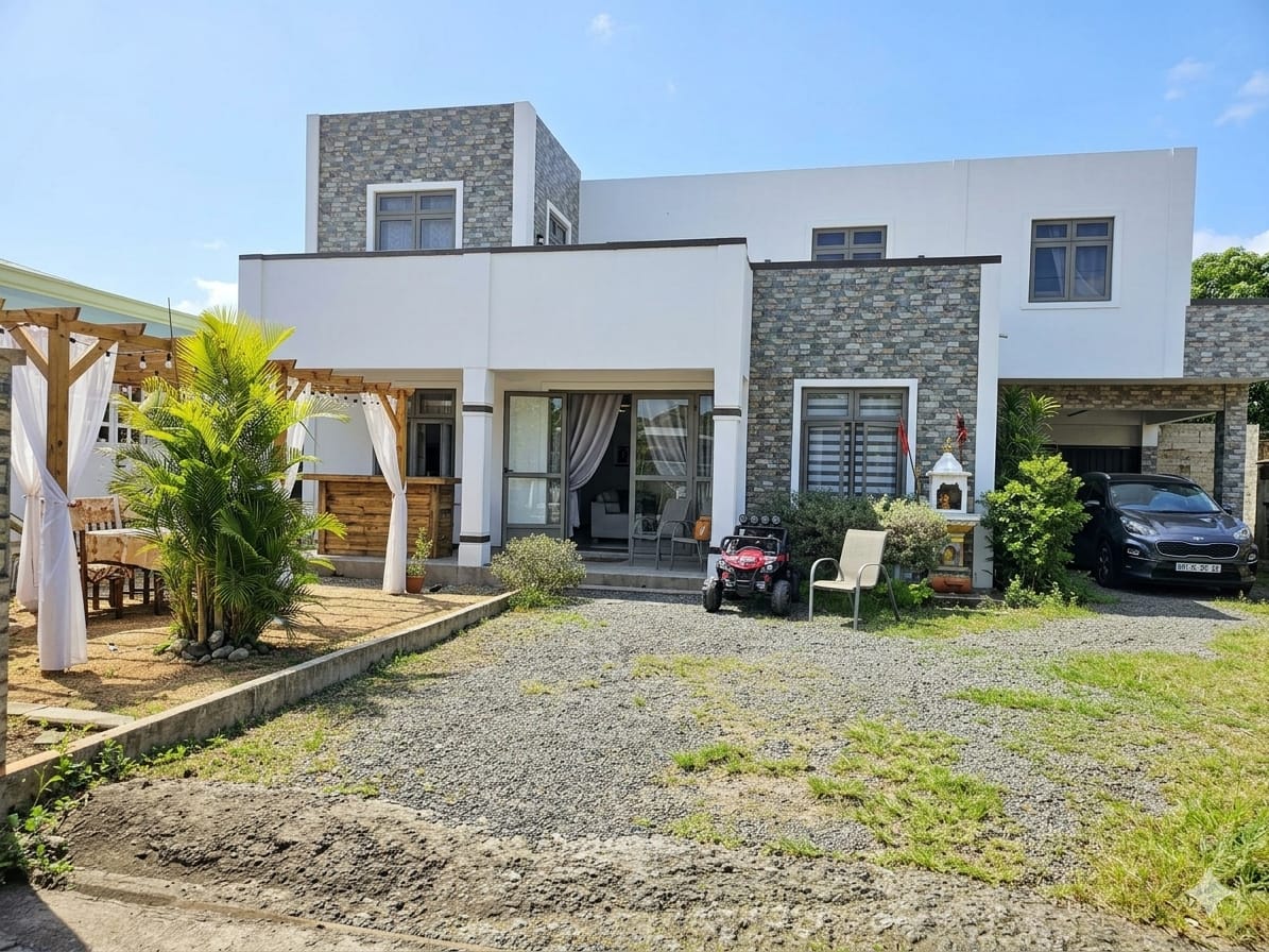 FOR SALE MODERN FAMILY HOME – CIRCONSTANCE