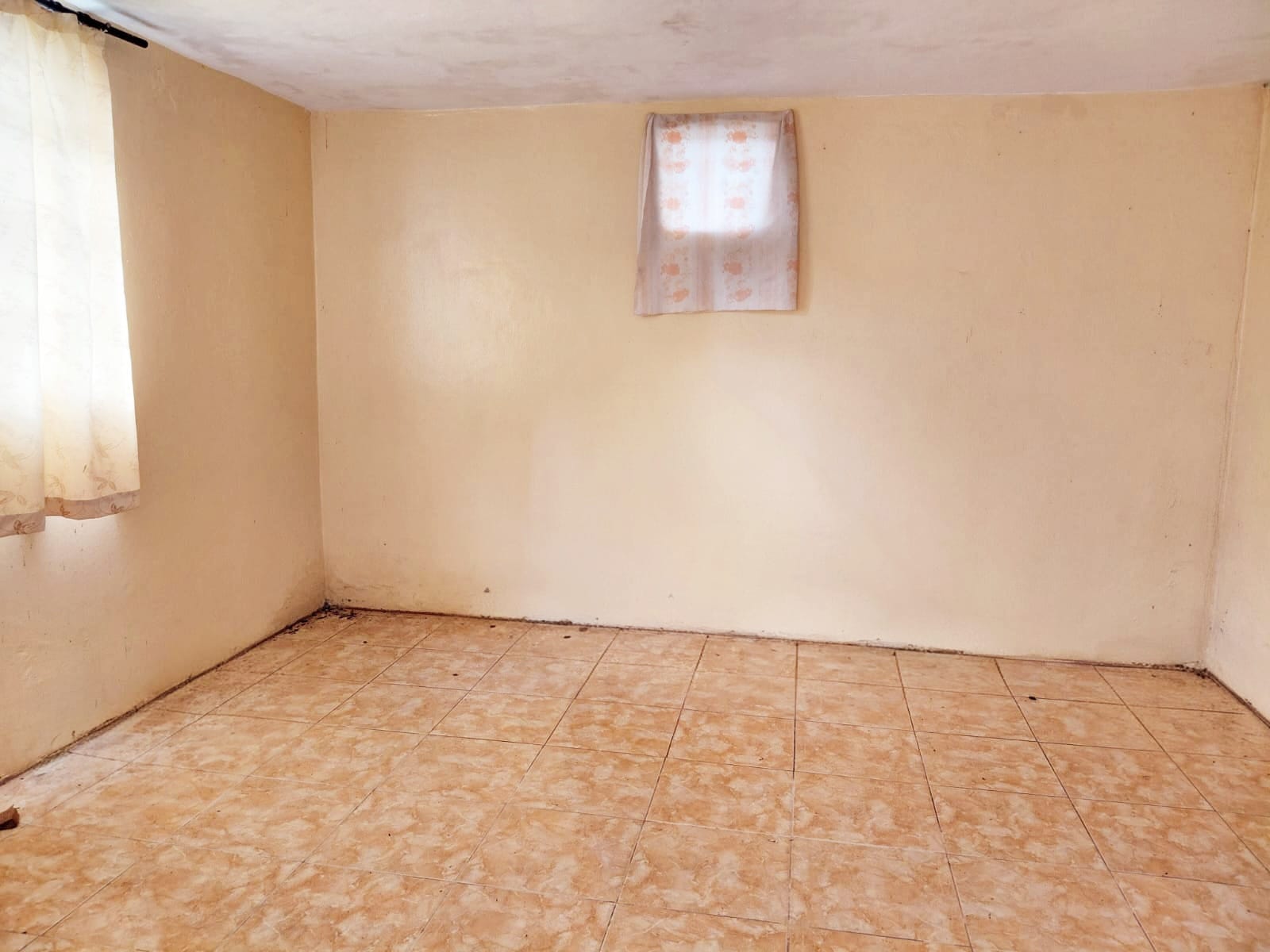 À Vendre petite maison située à Quartier Militaire