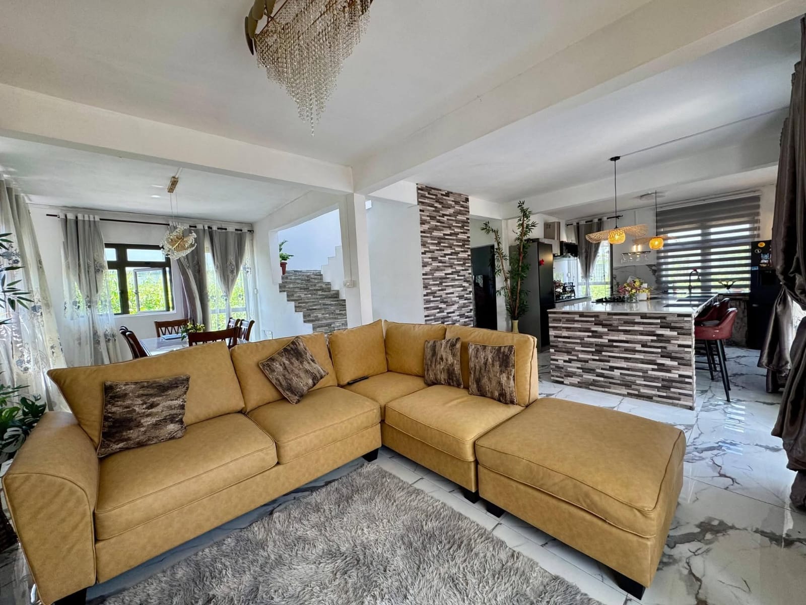 FOR SALE MODERN FAMILY HOME – CIRCONSTANCE