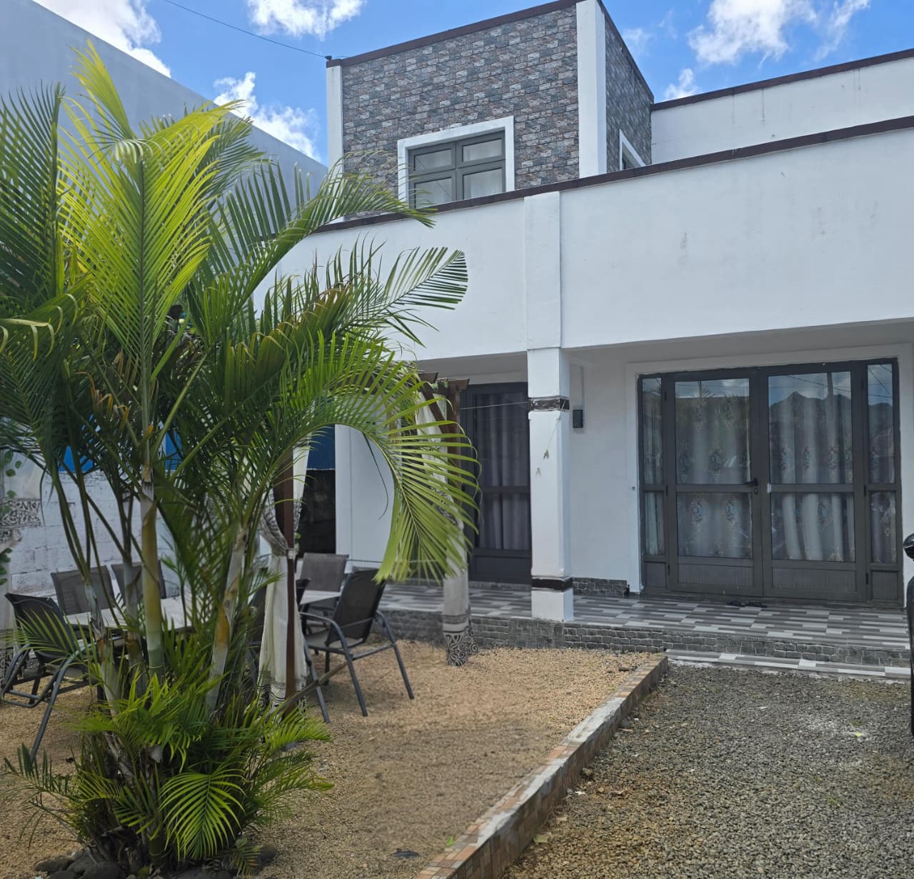 FOR SALE MODERN FAMILY HOME – CIRCONSTANCE