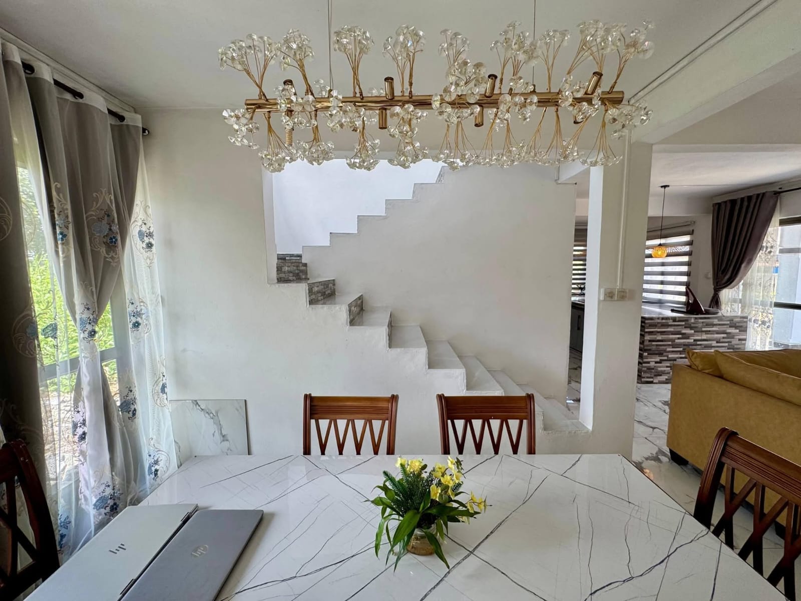 FOR SALE MODERN FAMILY HOME – CIRCONSTANCE