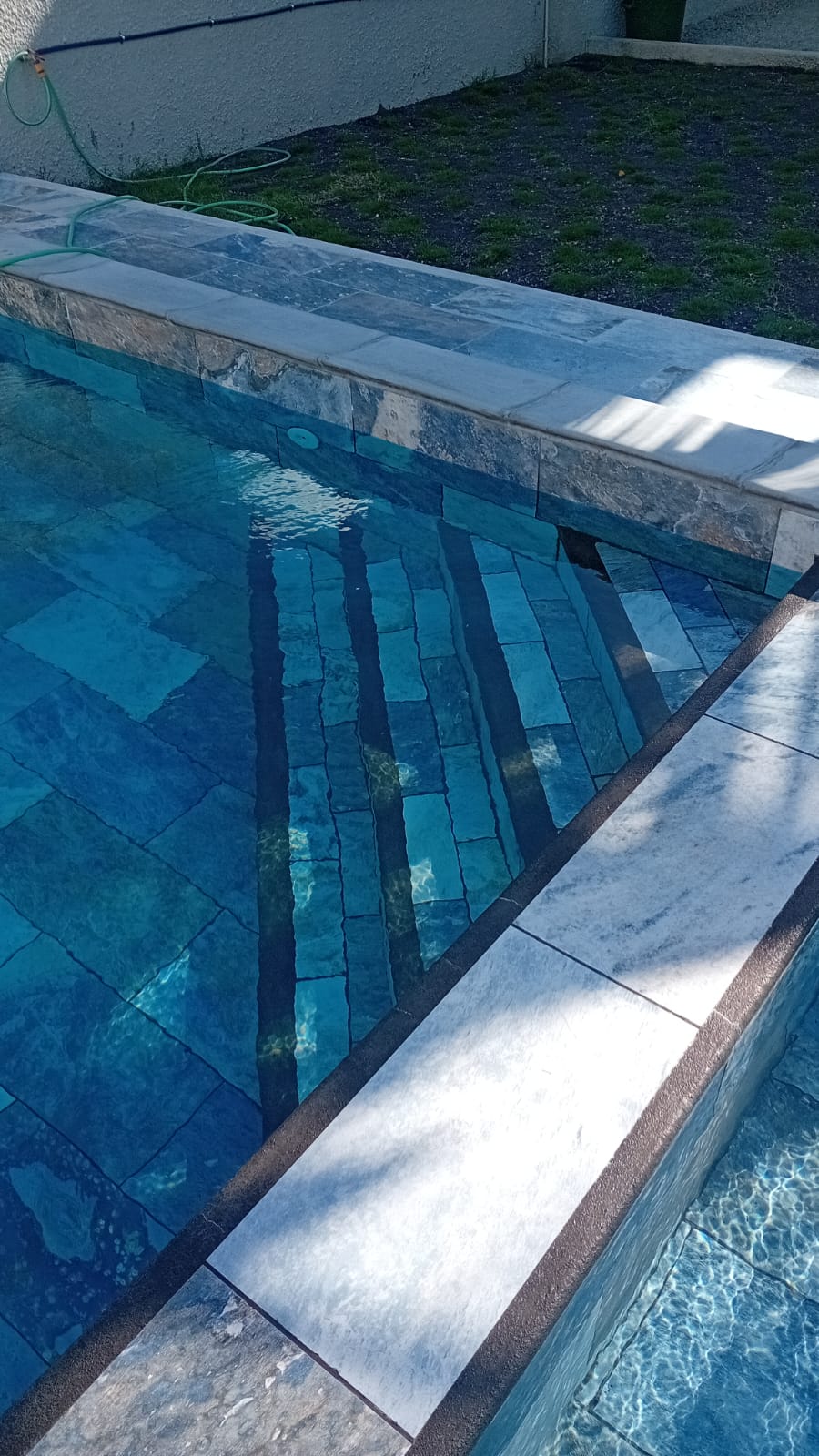 Redressement rapide de l’eau de piscine en 2 jours – Bain Bœuf, Pereybère